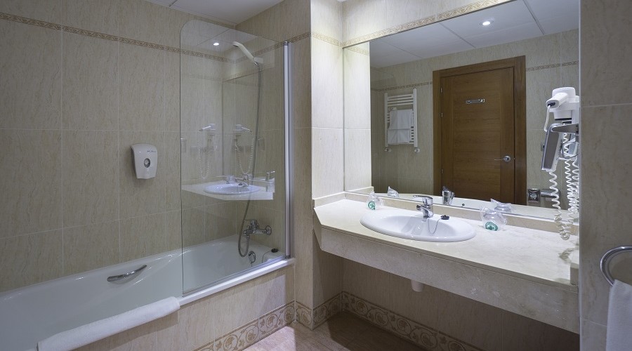 Bathroom double piramide hotel salou